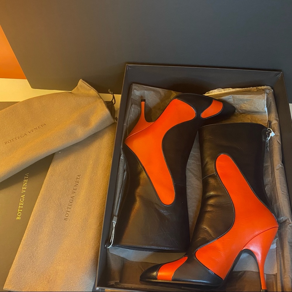 BNIB Bottega Veneta Red & Black Ankle Boots